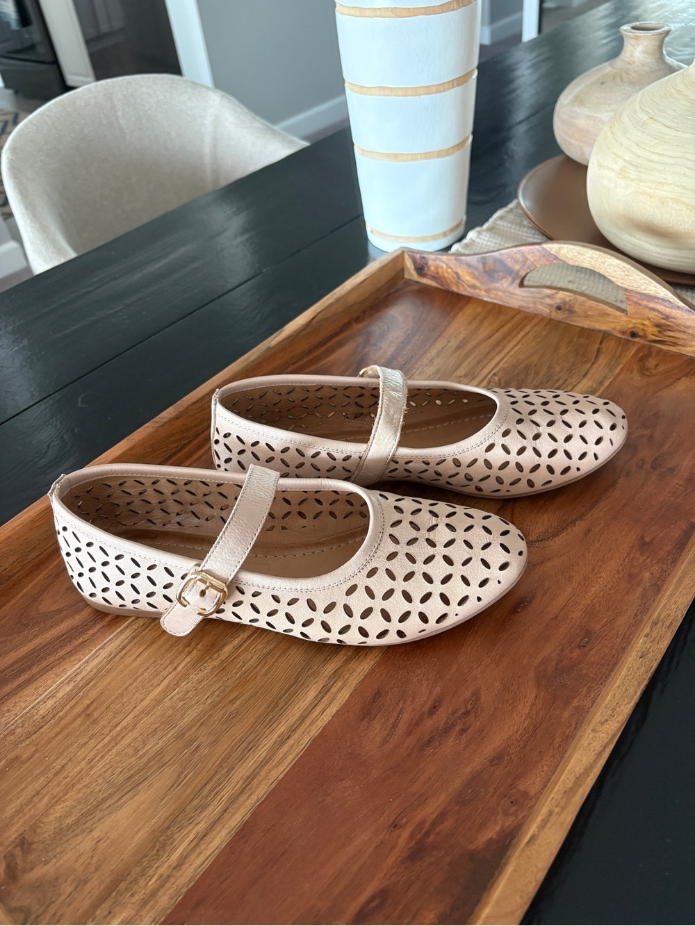 Bueno blush Perforated Mary Jane Flats. Sz 39 - Picture 4 of 8